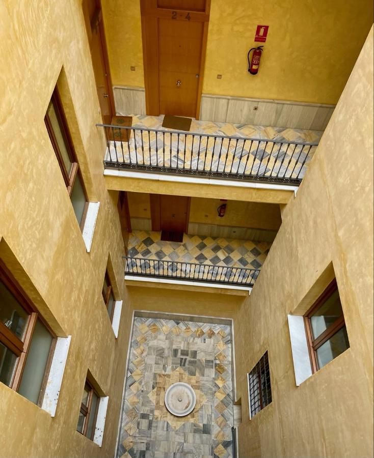 Picasso'S Birth House Charming Apartment Малага Экстерьер фото